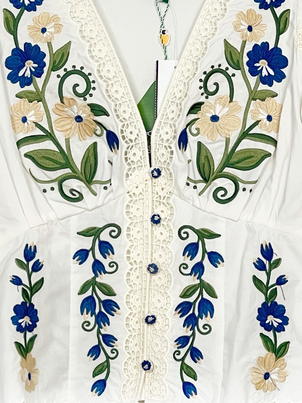 Farm Rio Countryside Lane Embroidered Short Sleeve Blouse NWT XS - Picture 7 of 9